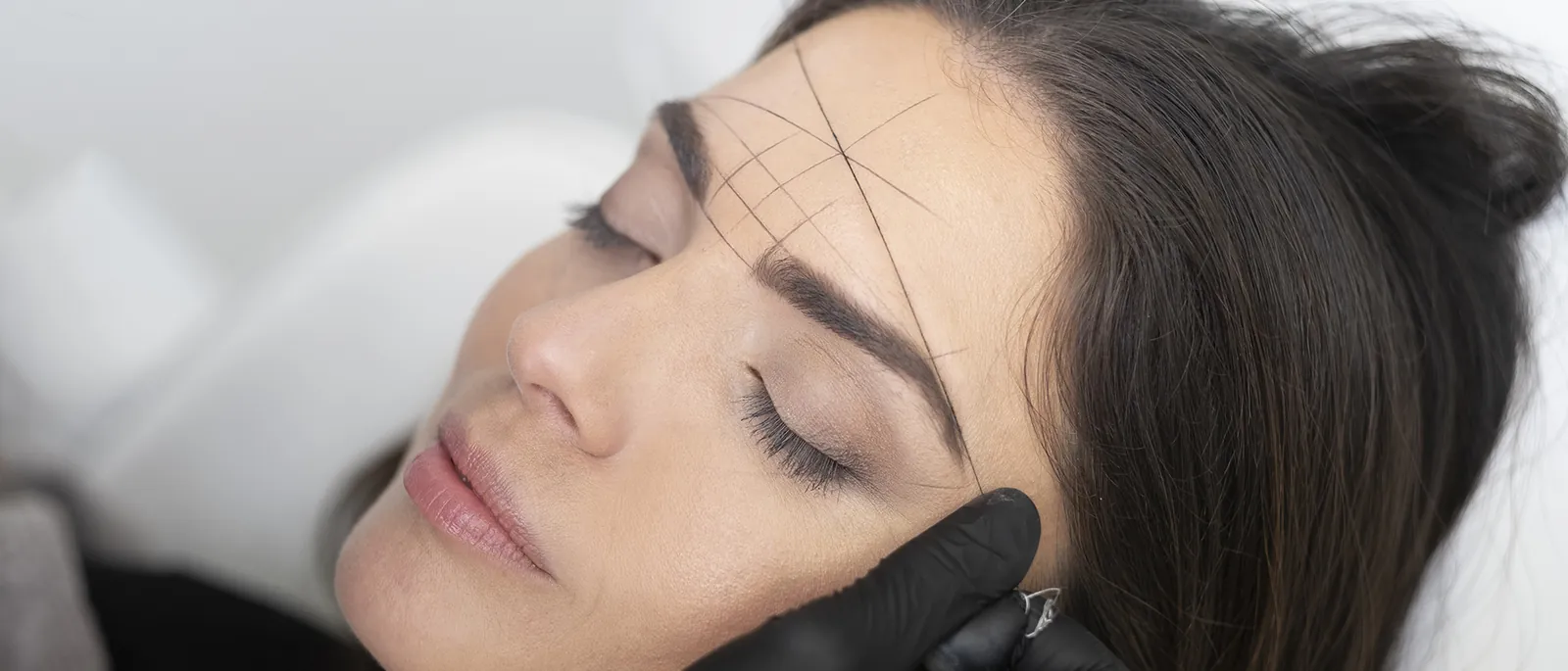 A close brow-shaping treatment at Kereshmah